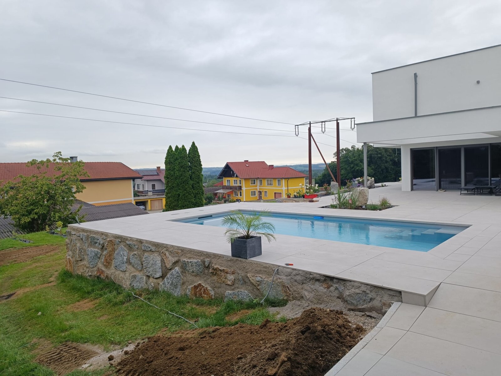 Pflasterung um Pool
