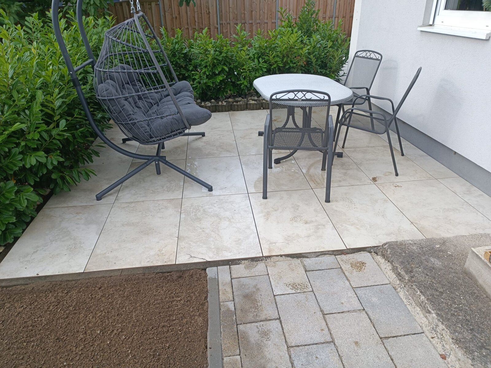 Pflasterung für gemütlichen Sitzplatz im Garten