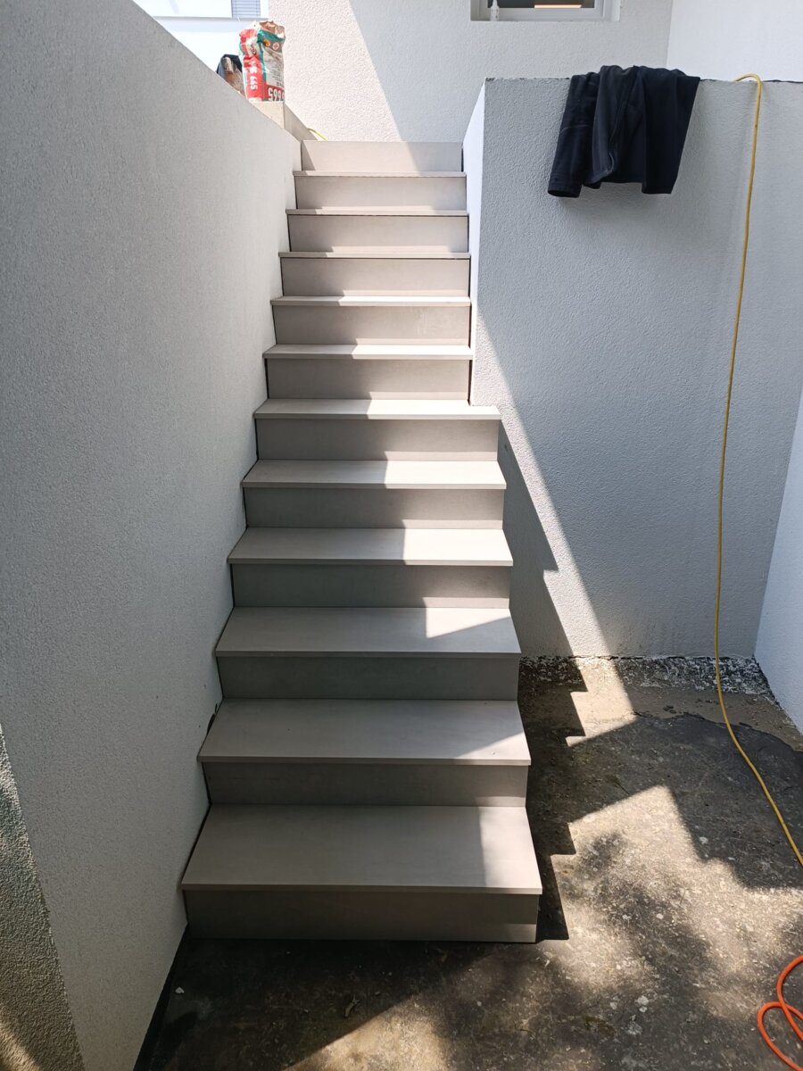 Pflasterung schmale Stiege