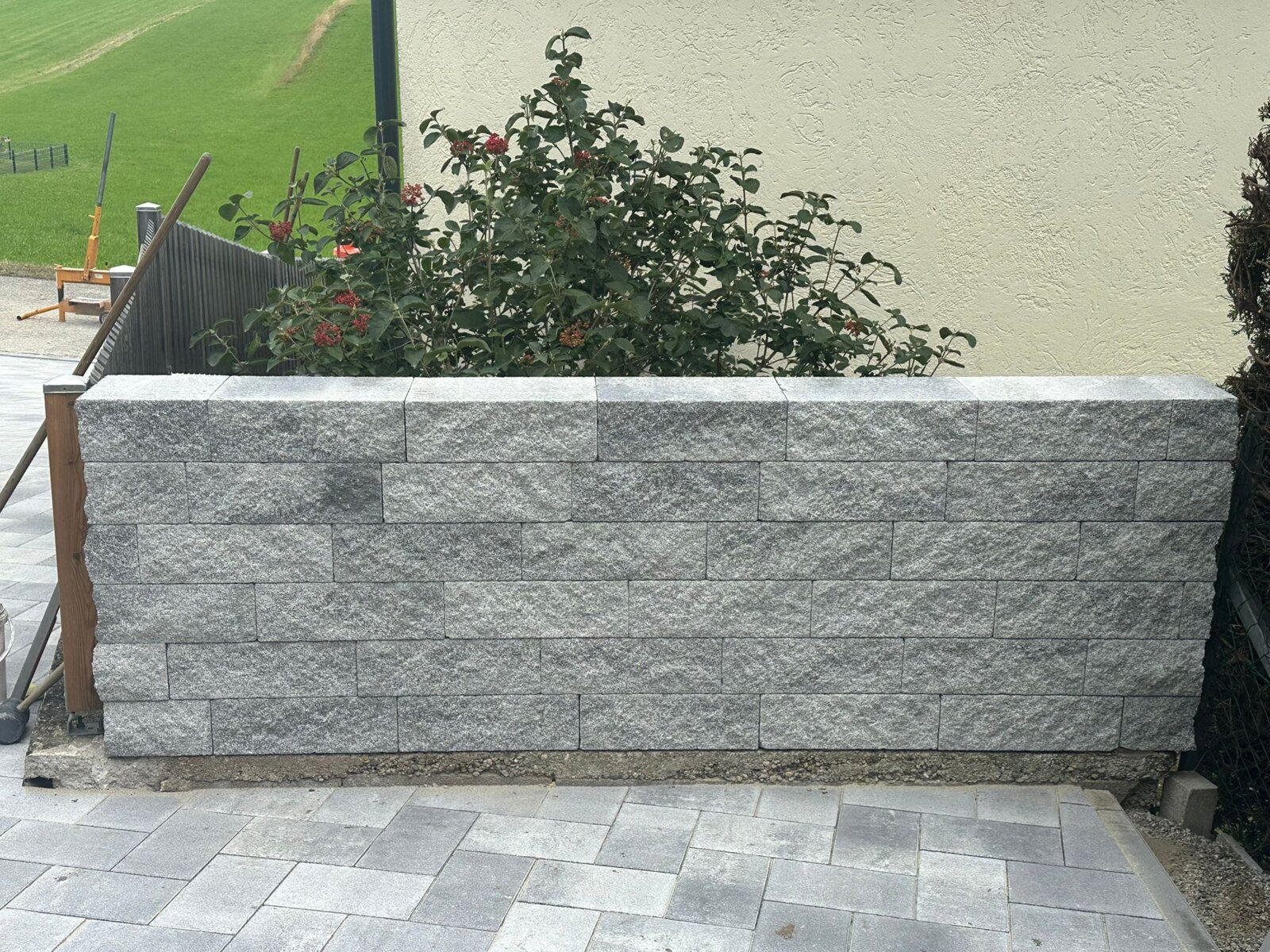 Mauer zur Abgrenzung